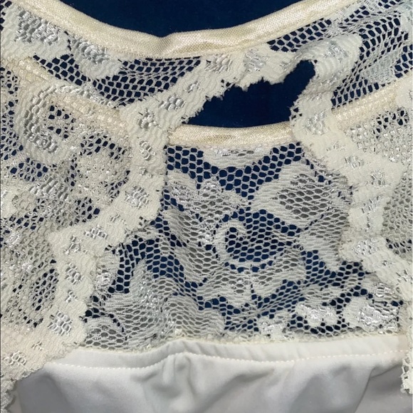 SOLD ! Cream lace dress Size M - Picture 9 of 10